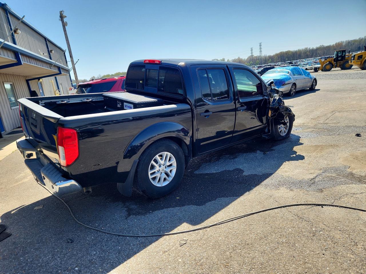 2017 NISSAN FRONTIER SV photo 3