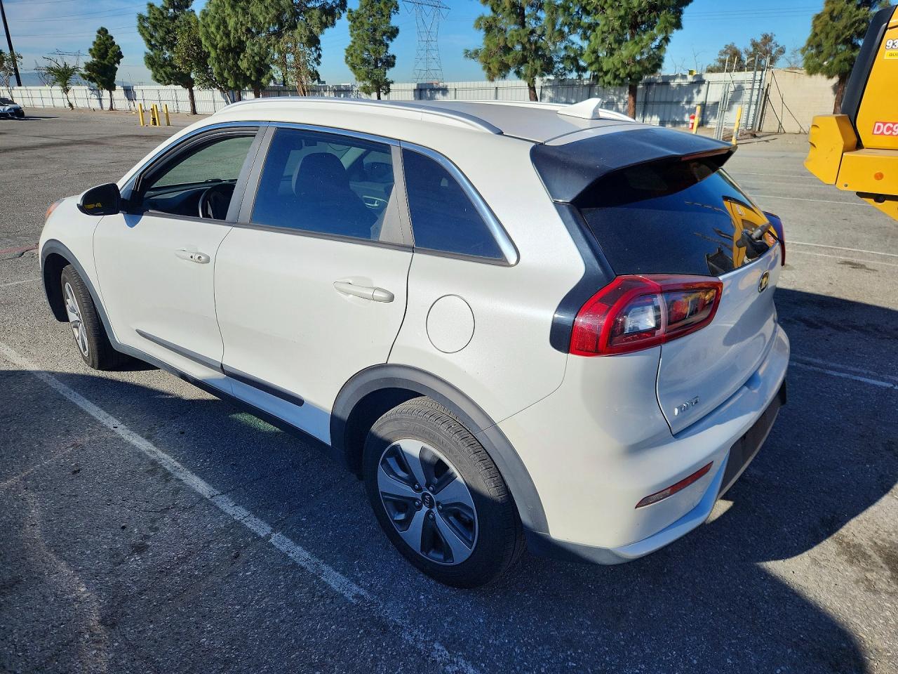 2018 KIA NIRO LX photo 3