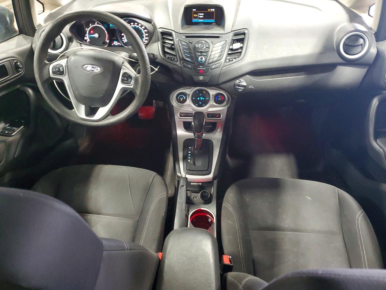 2018 FORD FIESTA SE photo 8