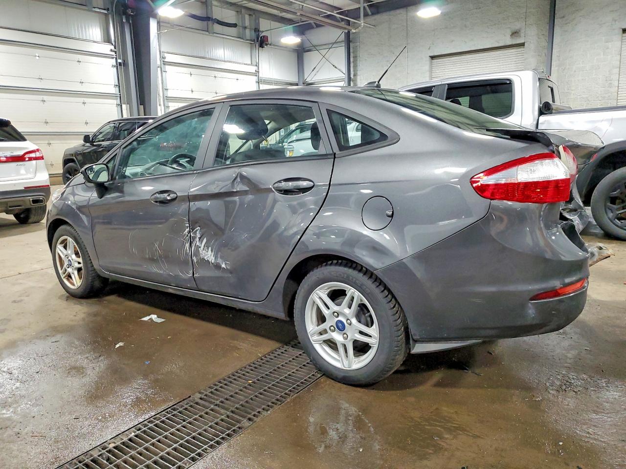 2018 FORD FIESTA SE photo 2
