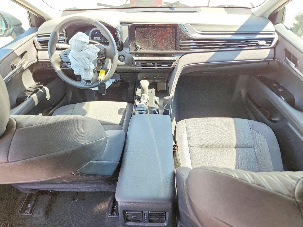 2025 TOYOTA CAMRY LE photo 22