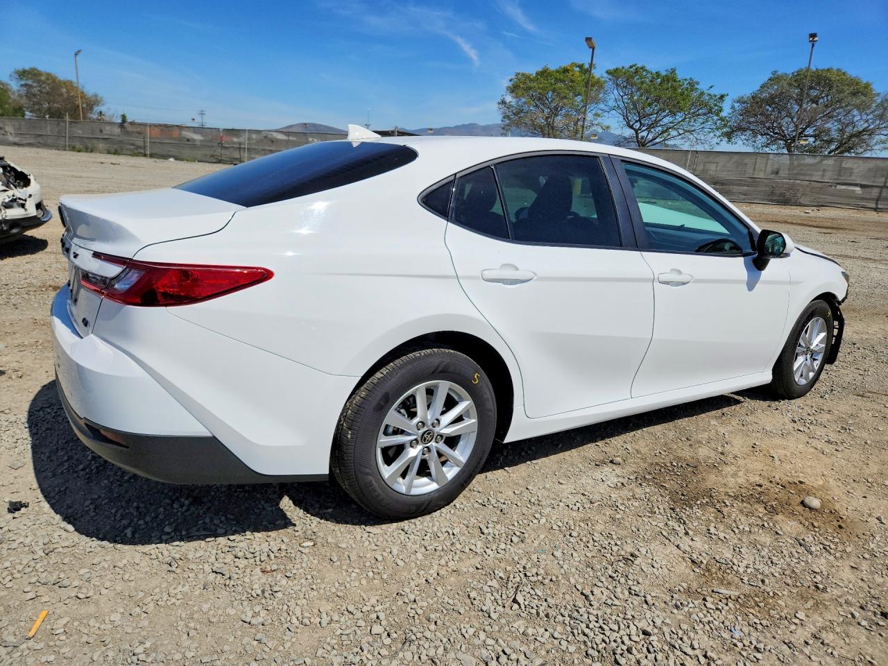 2025 TOYOTA CAMRY LE photo 7