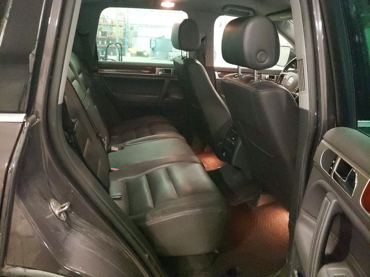 2010 VOLKSWAGEN TOUAREG V6 photo 31
