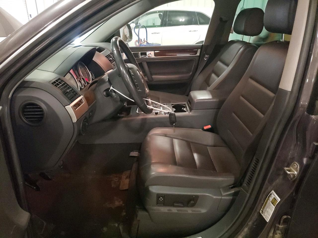 2010 VOLKSWAGEN TOUAREG V6 photo 19