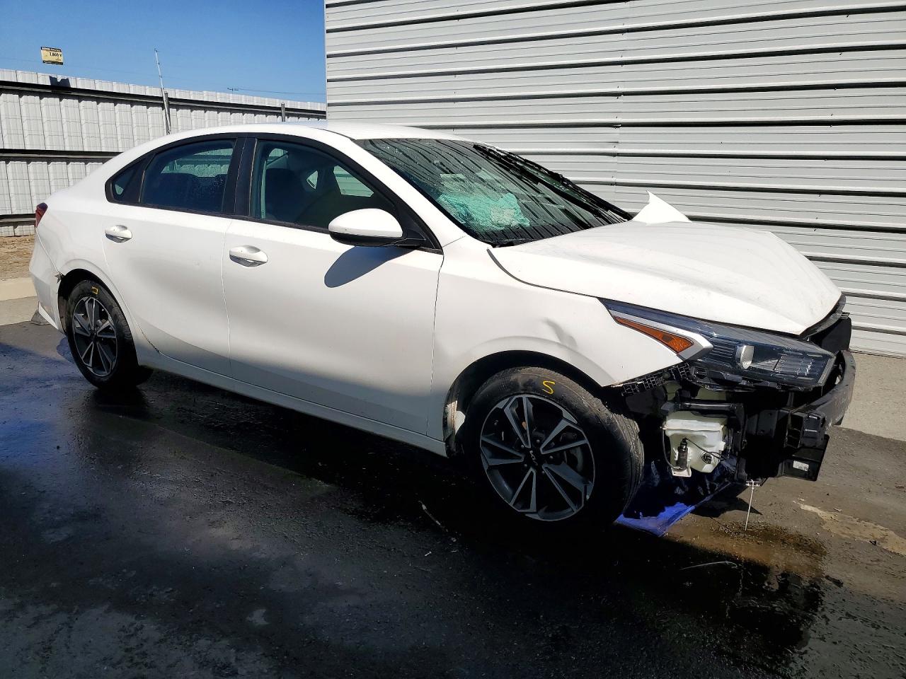 2023 KIA FORTE LXS photo 4