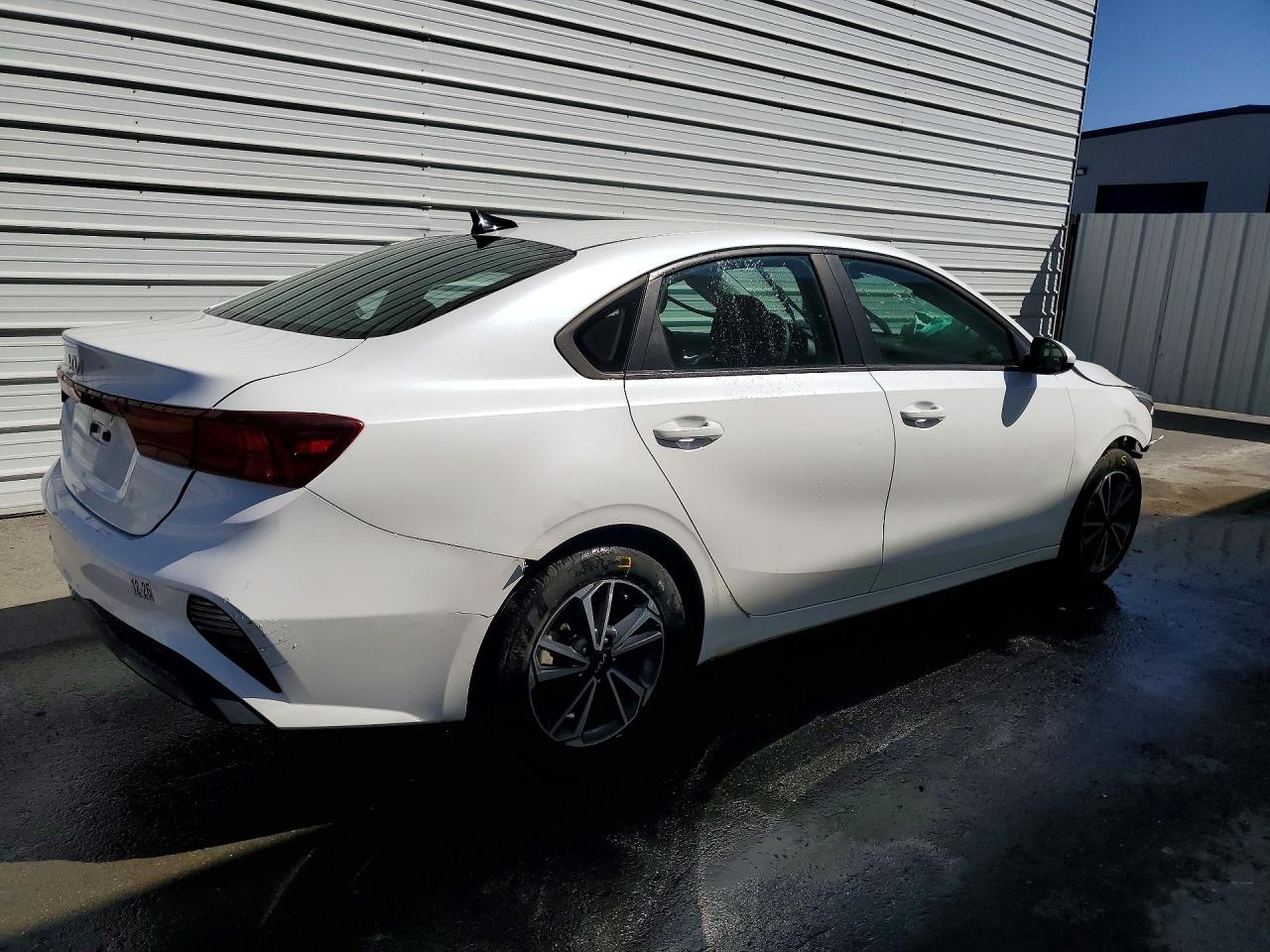 2023 KIA FORTE LXS photo 3
