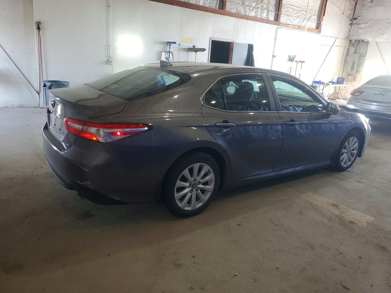 2020 TOYOTA CAMRY LE photo 5