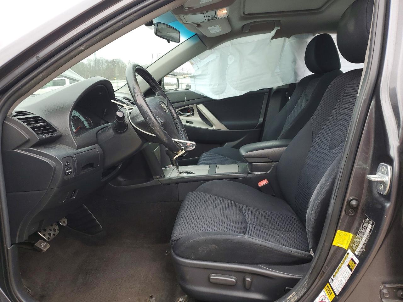 2011 TOYOTA CAMRY SE photo 13