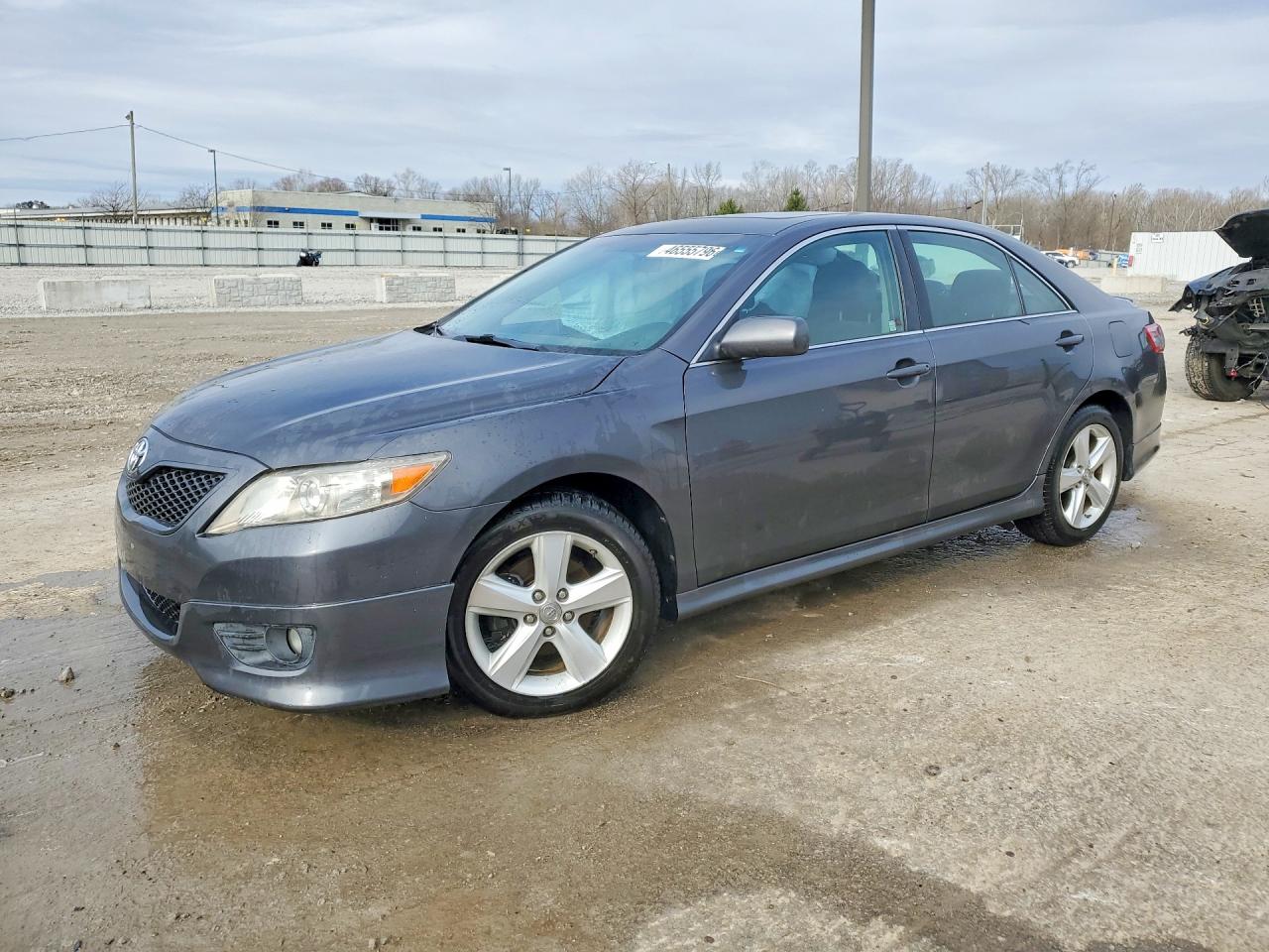 2011 TOYOTA CAMRY SE photo 2