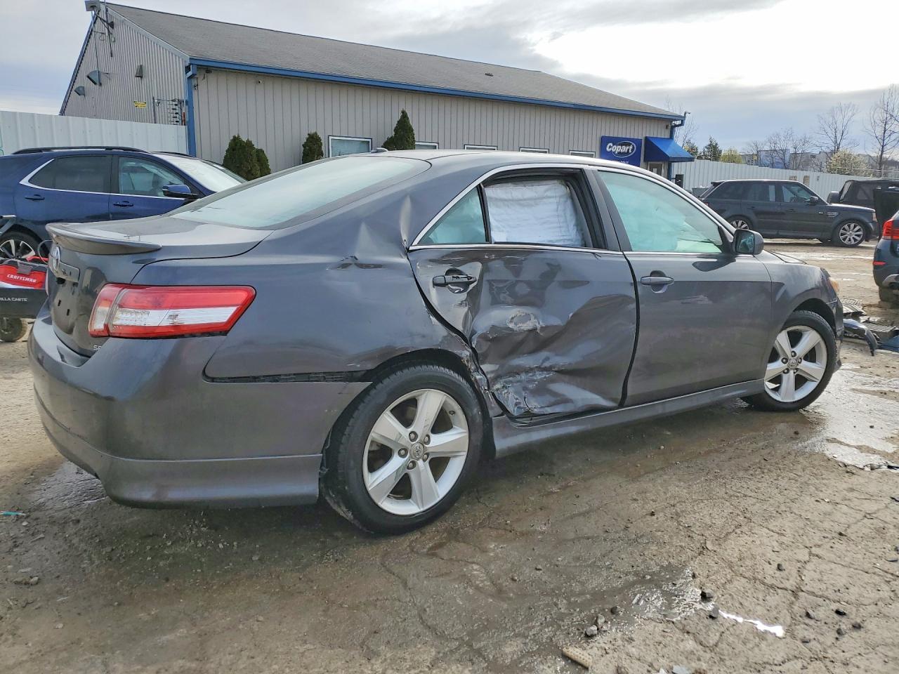 2011 TOYOTA CAMRY SE photo 5