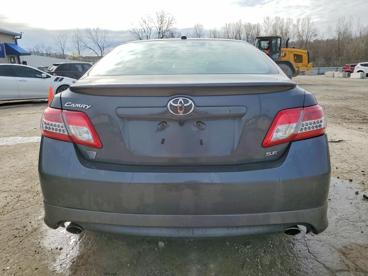 2011 TOYOTA CAMRY SE photo 11