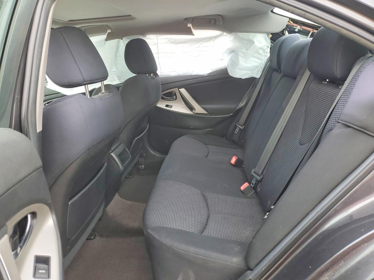2011 TOYOTA CAMRY SE photo 19