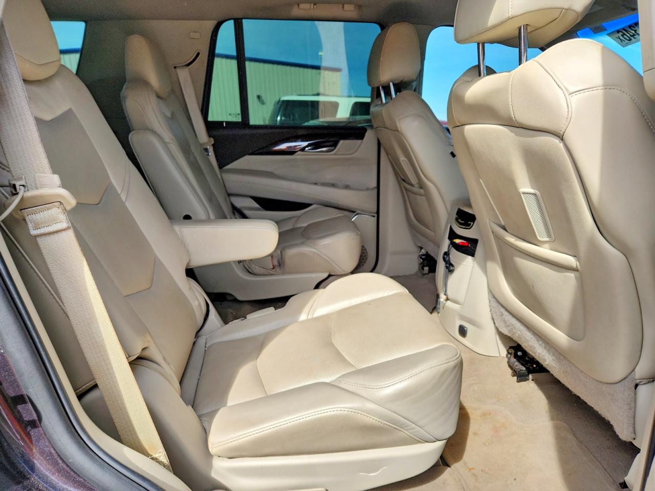 2015 CADILLAC ESCALADE LUXURY photo 21