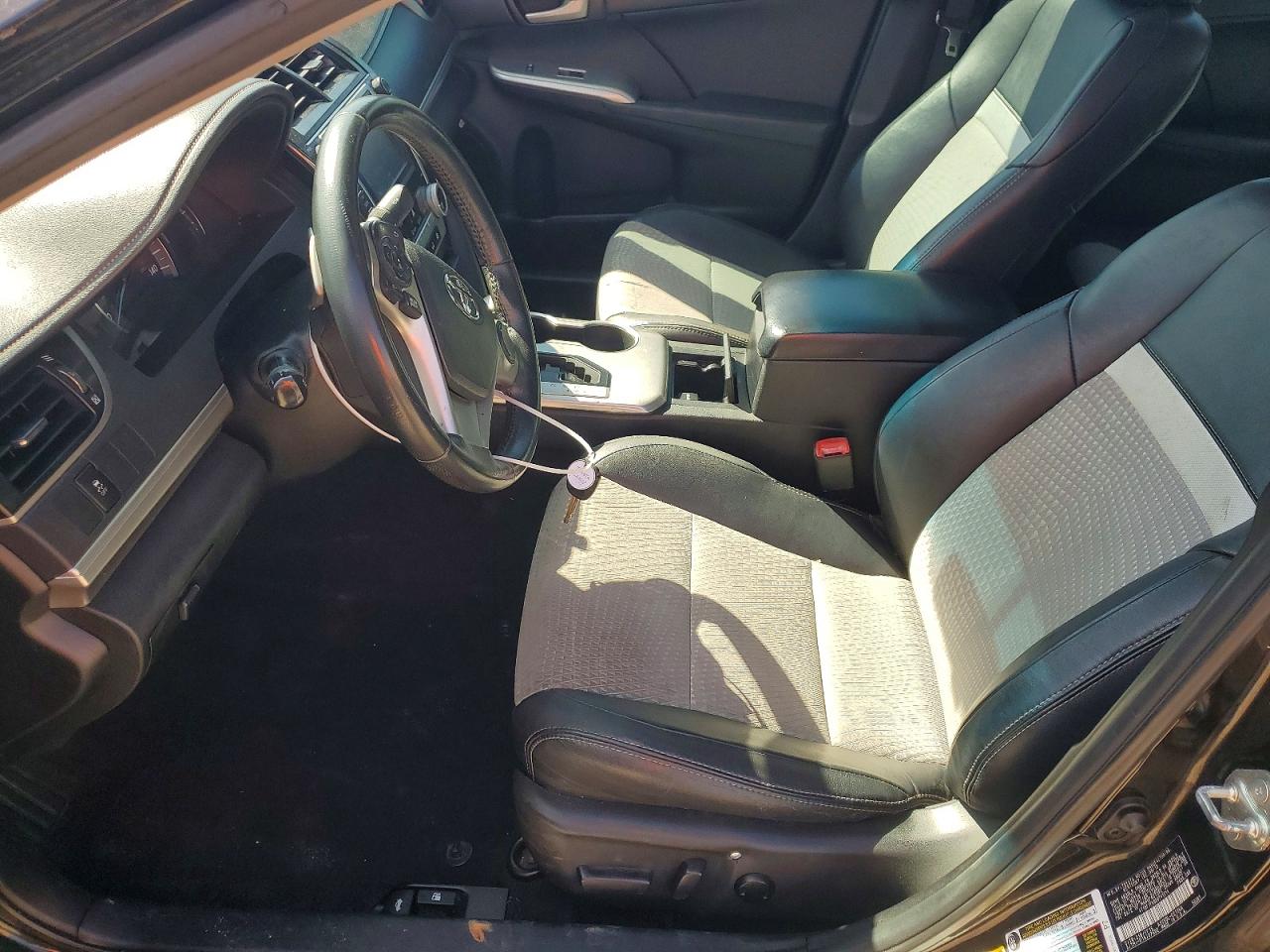 2014 TOYOTA CAMRY SE photo 13