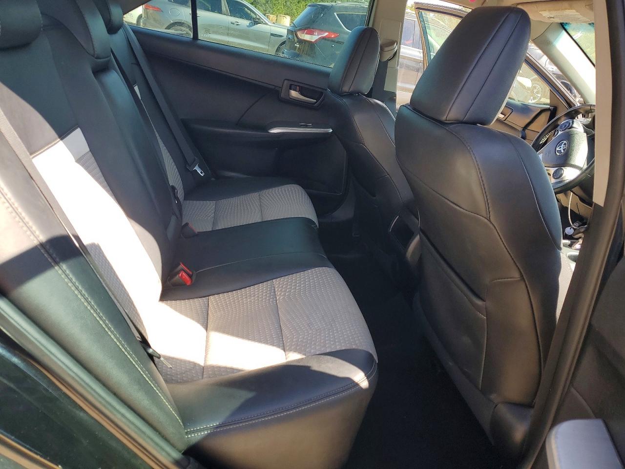 2014 TOYOTA CAMRY SE photo 19