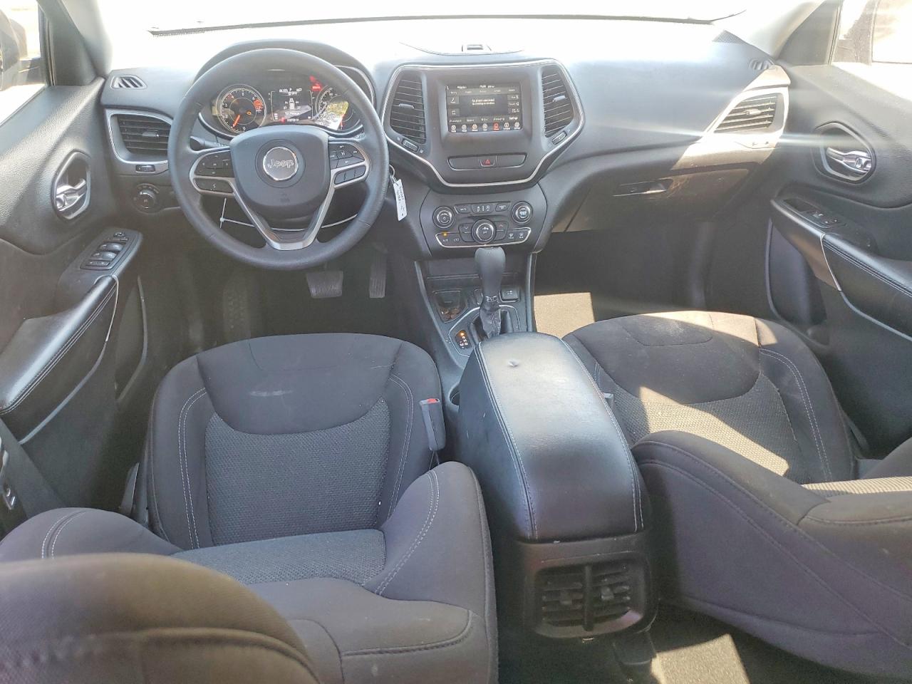 2019 JEEP CHEROKEE LATITUDE photo 8