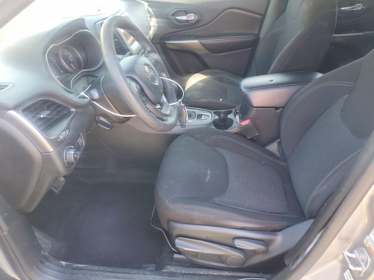 2019 JEEP CHEROKEE LATITUDE photo 7