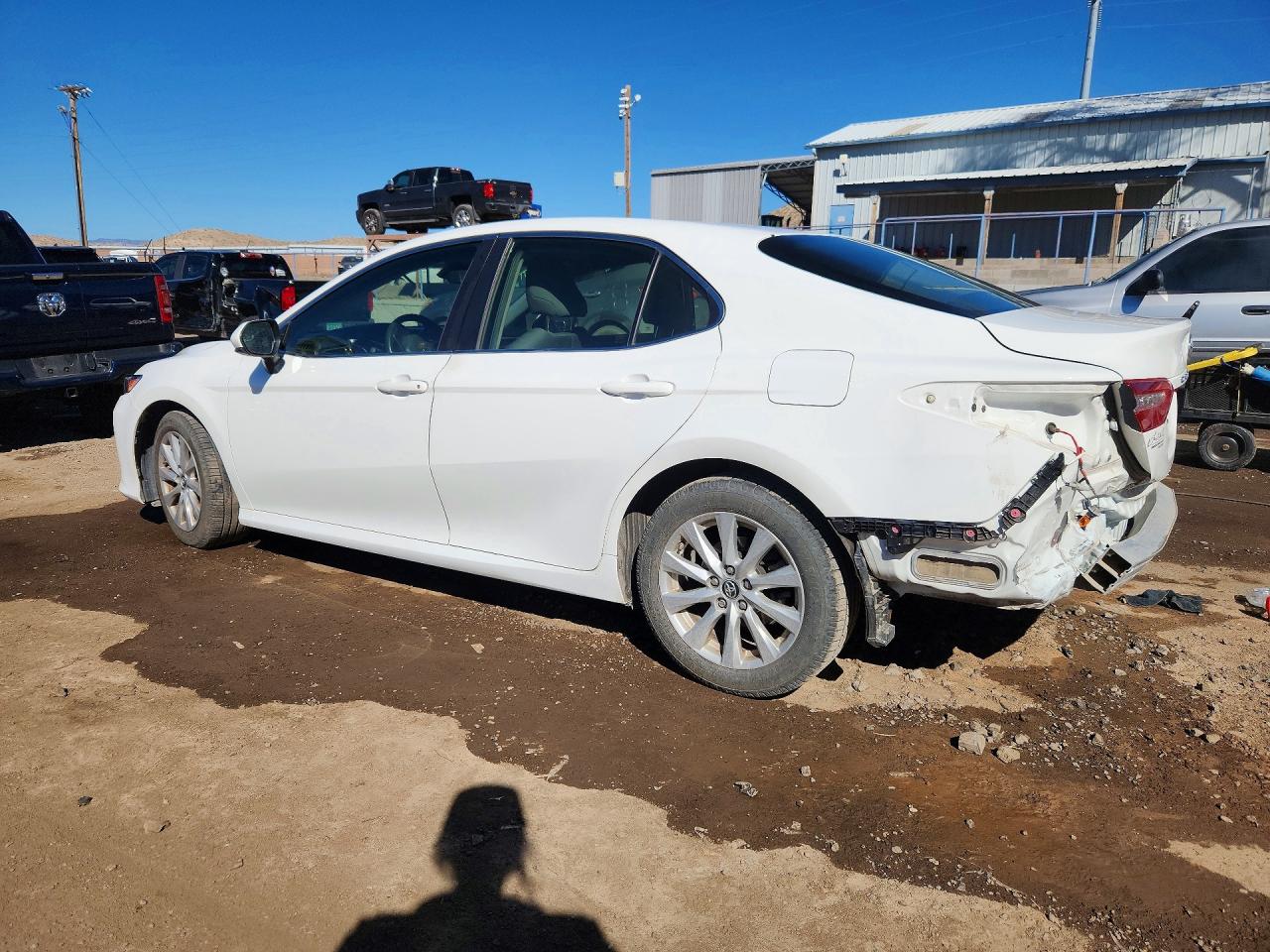 2018 TOYOTA CAMRY LE photo 4