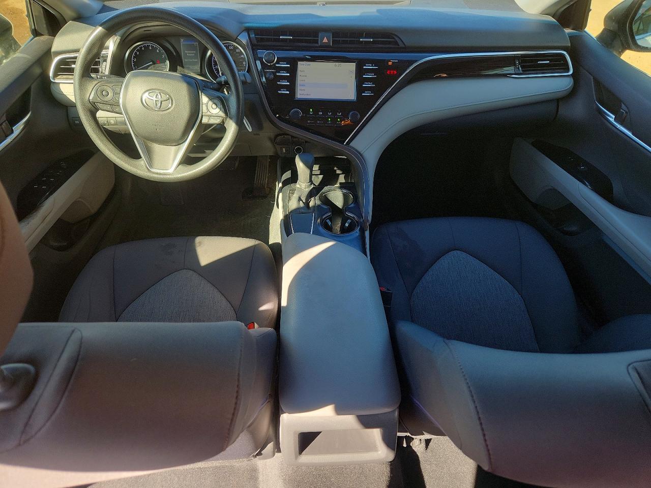 2018 TOYOTA CAMRY LE photo 22