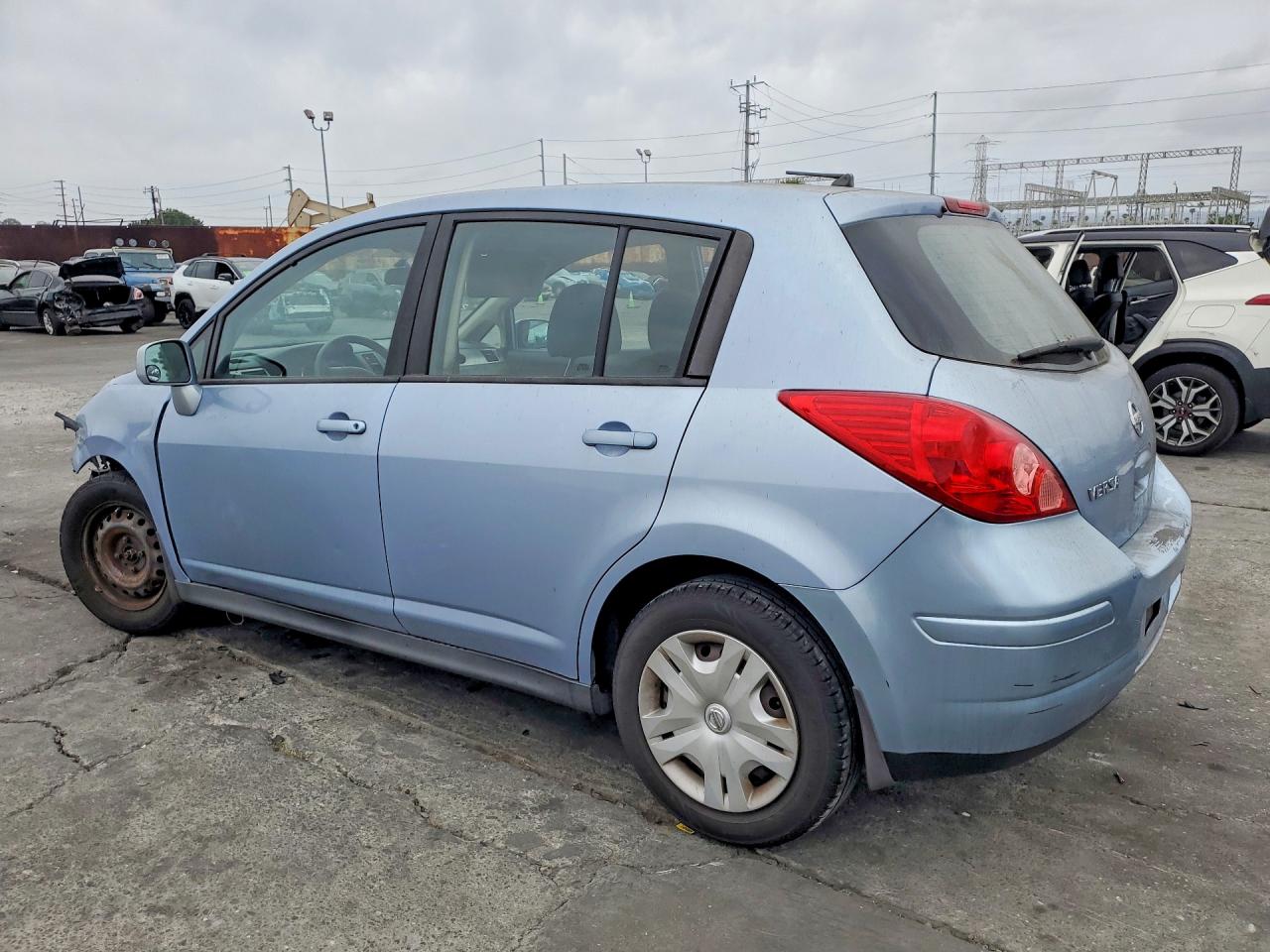 2011 NISSAN VERSA S photo 4