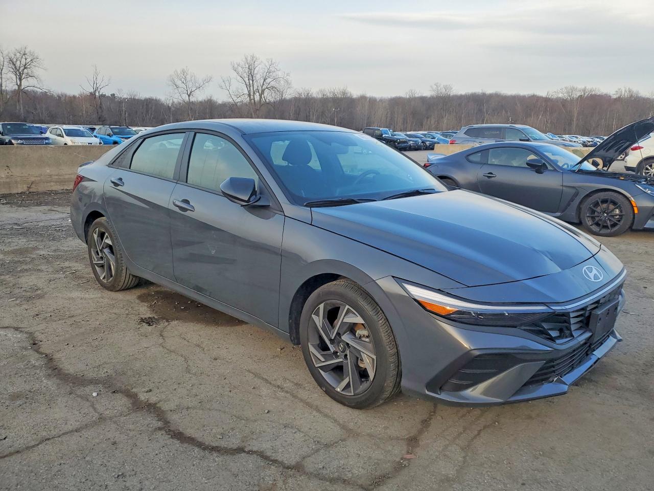 2025 HYUNDAI ELANTRA SEL SPORT photo 4