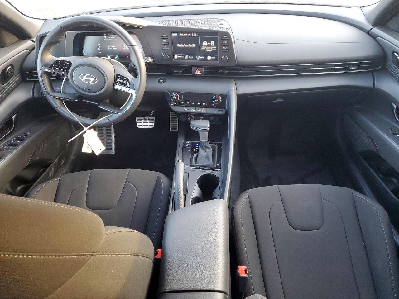 2025 HYUNDAI ELANTRA SEL SPORT photo 8