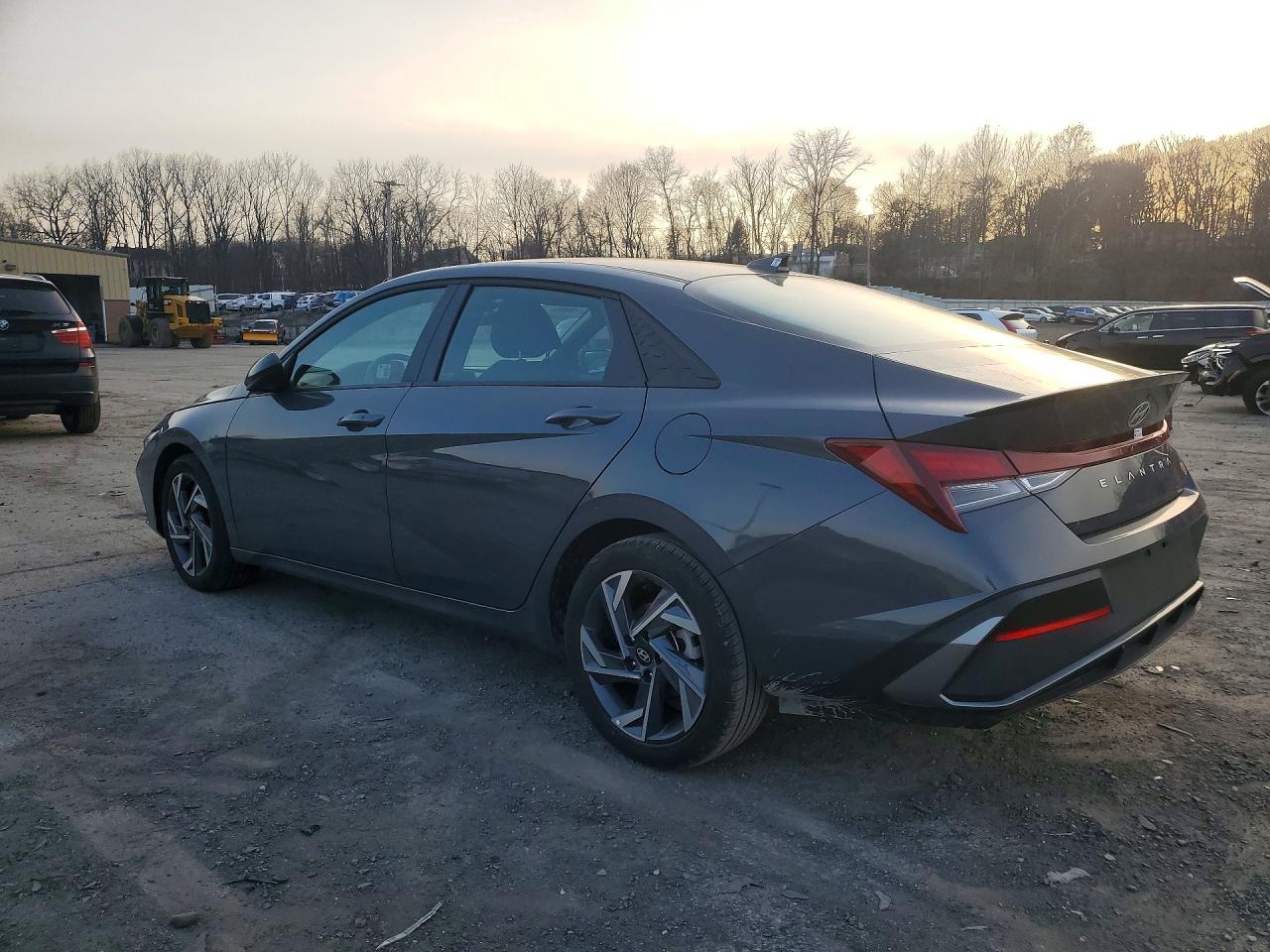 2025 HYUNDAI ELANTRA SEL SPORT photo 2