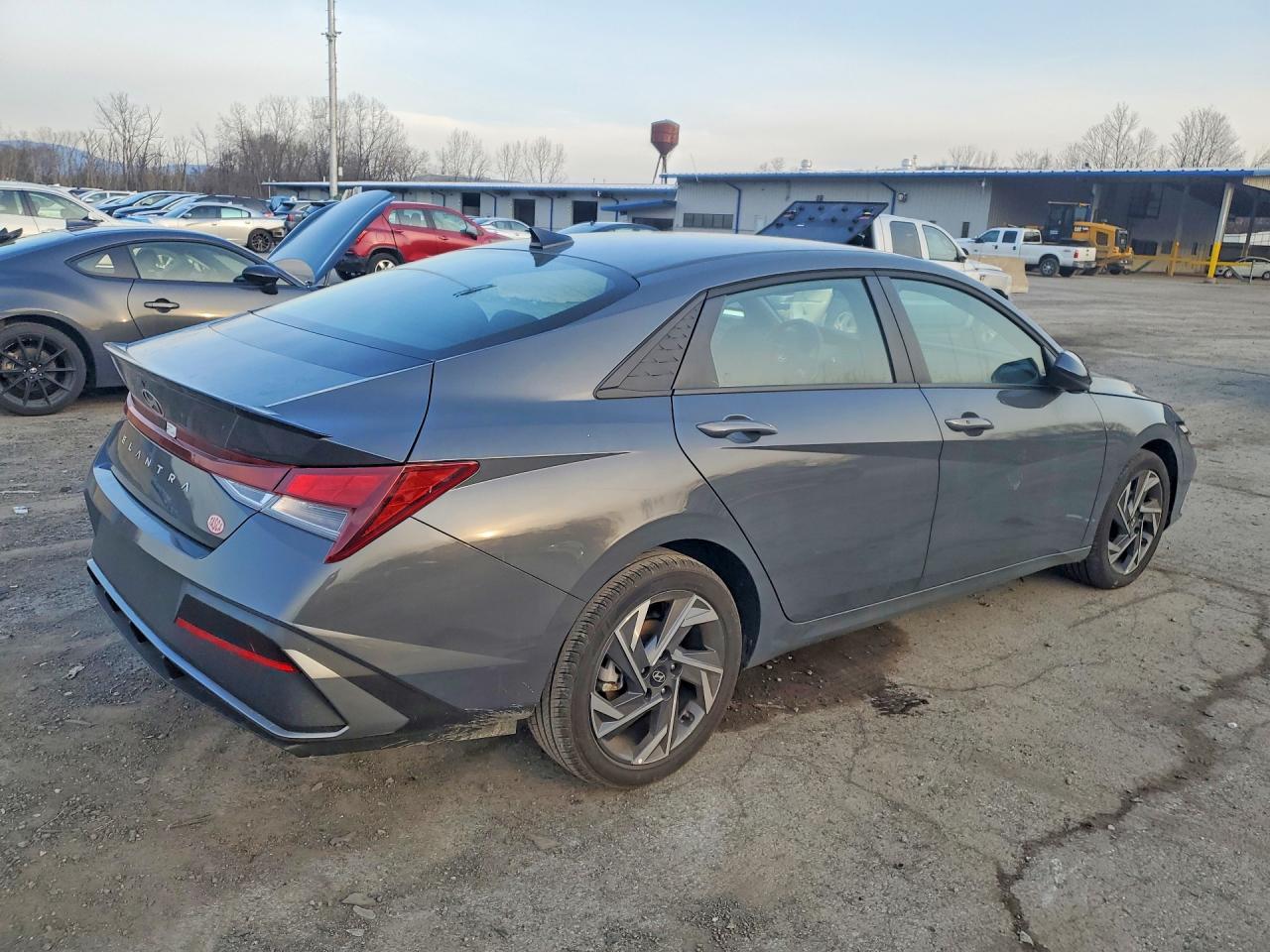 2025 HYUNDAI ELANTRA SEL SPORT photo 3