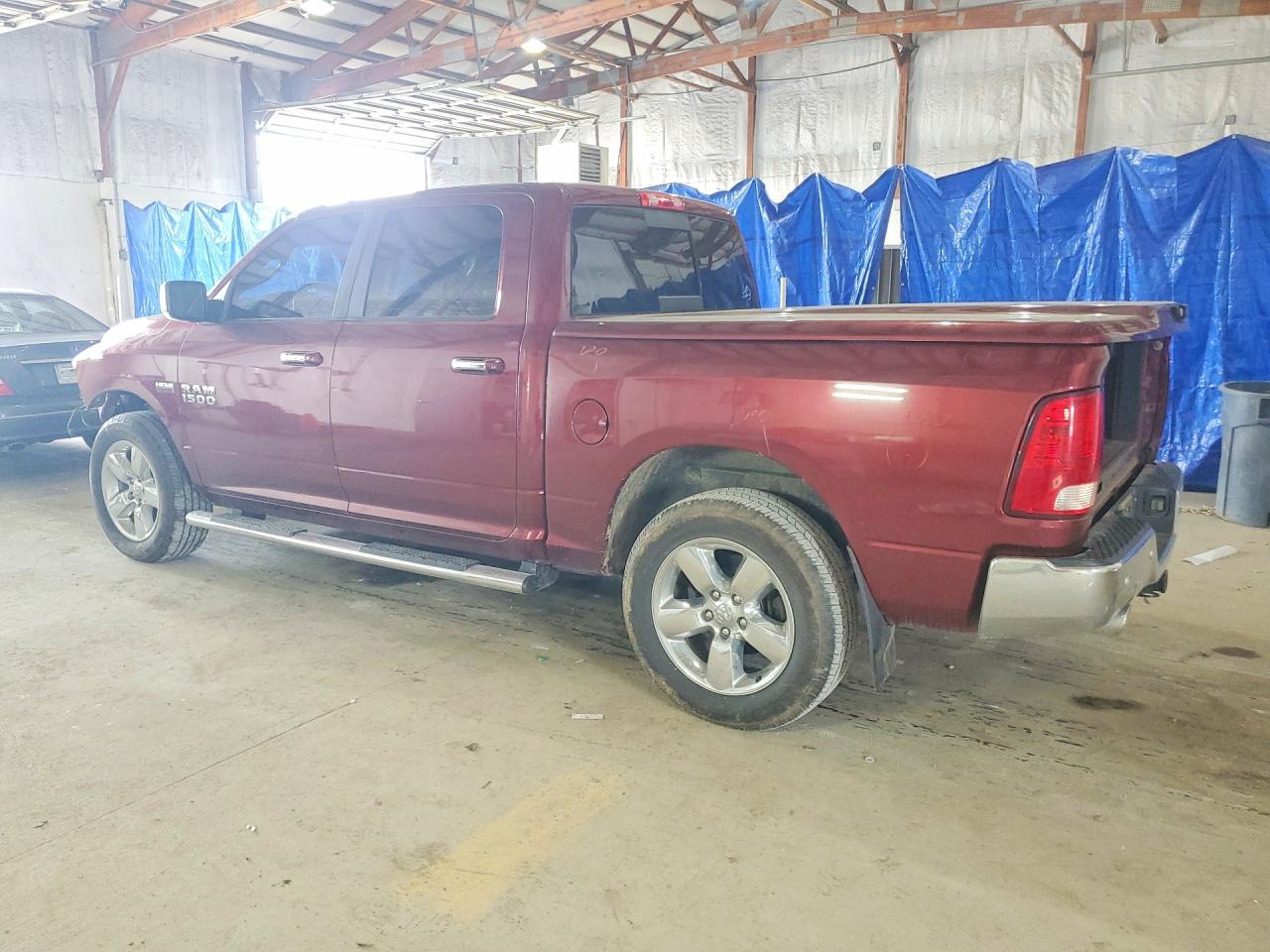 2017 RAM 1500 SLT photo 4