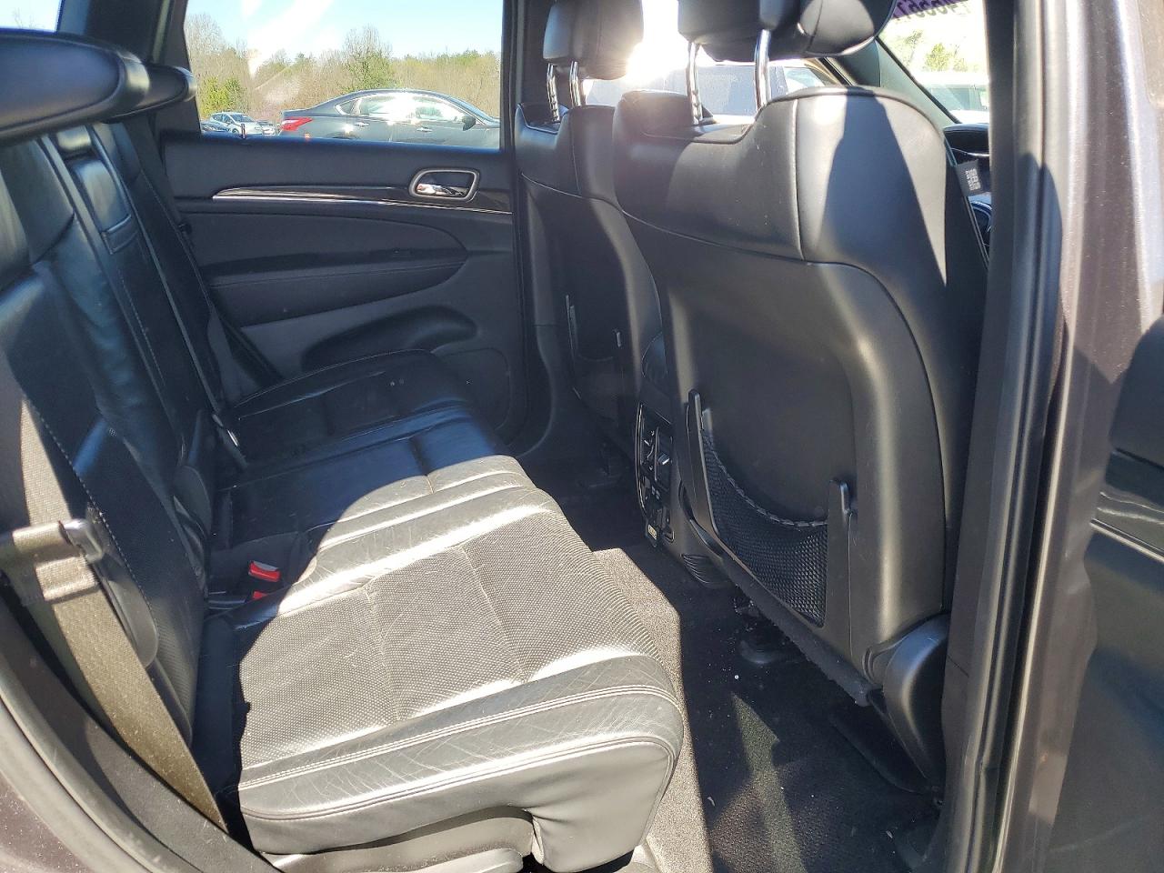 2015 JEEP GRAND CHEROKEE OVERLAND photo 31
