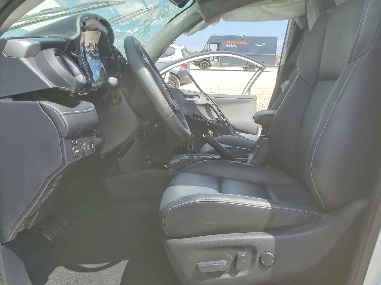2017 TOYOTA RAV4 PLATINUM photo 13