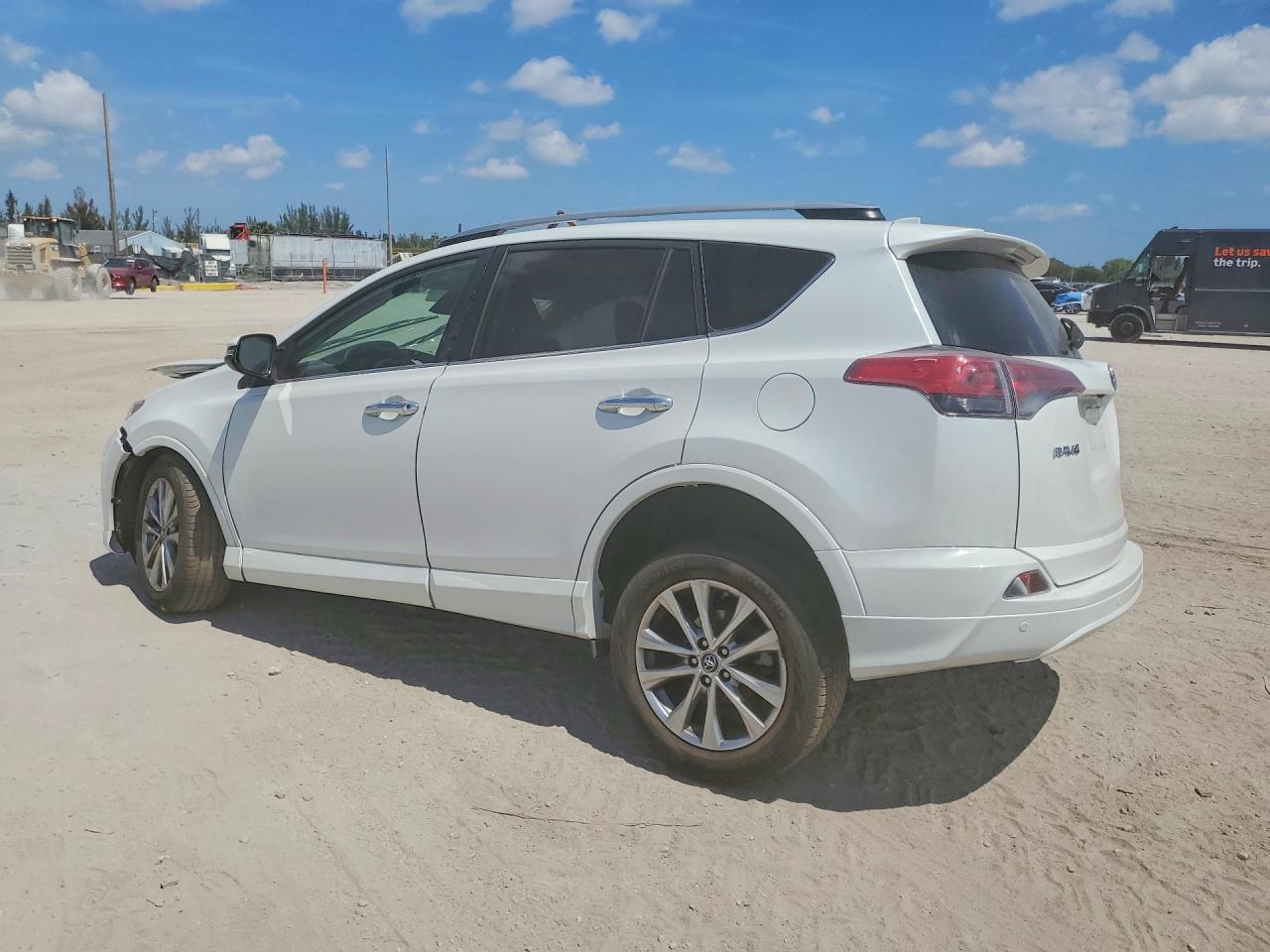 2017 TOYOTA RAV4 PLATINUM photo 3