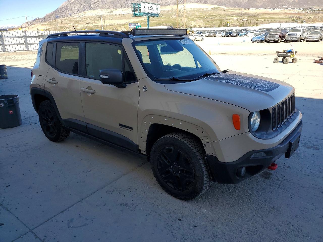 2017 JEEP RENEGADE TRAILHAWK photo 4