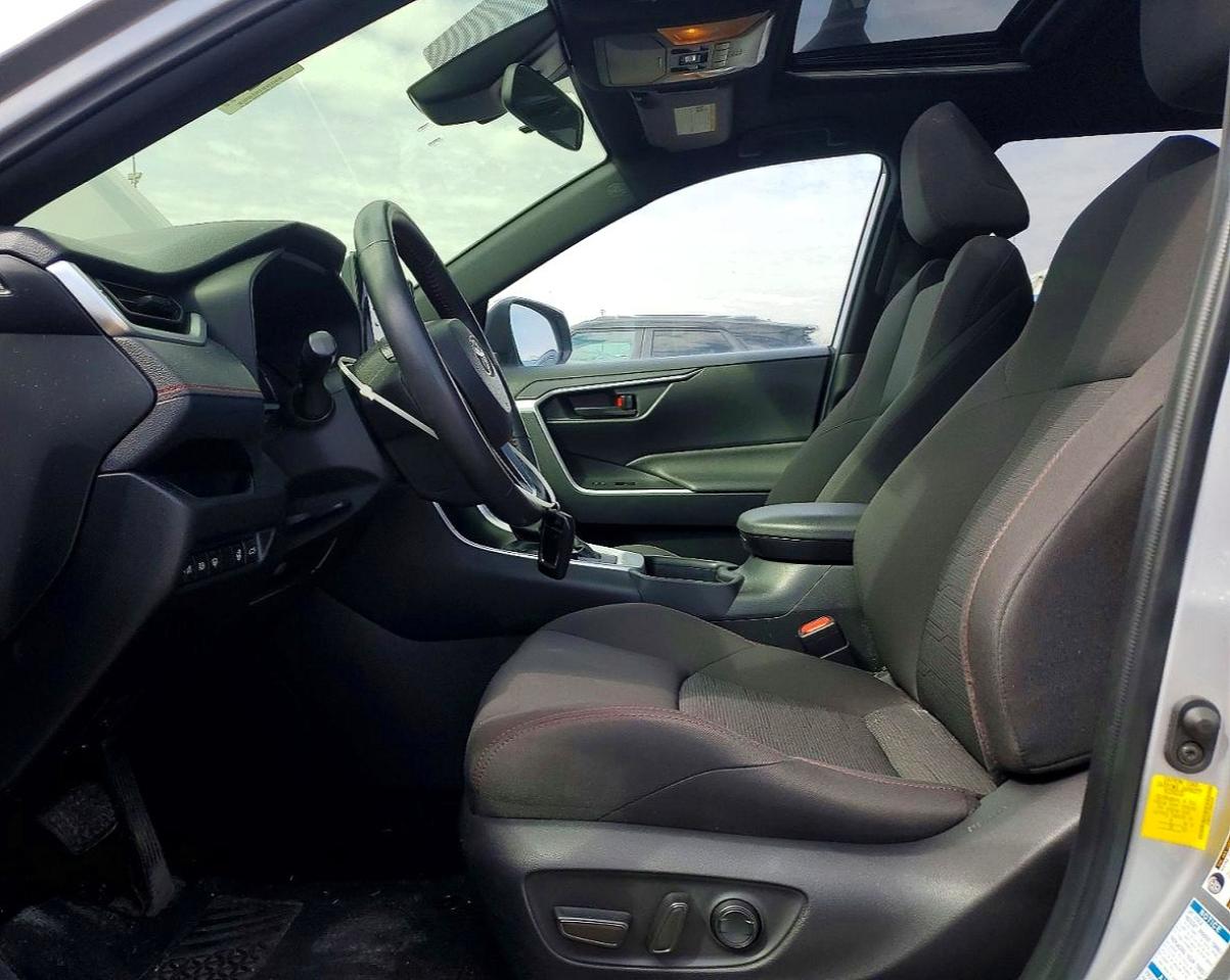 2021 TOYOTA RAV4 PRIME SE photo 13