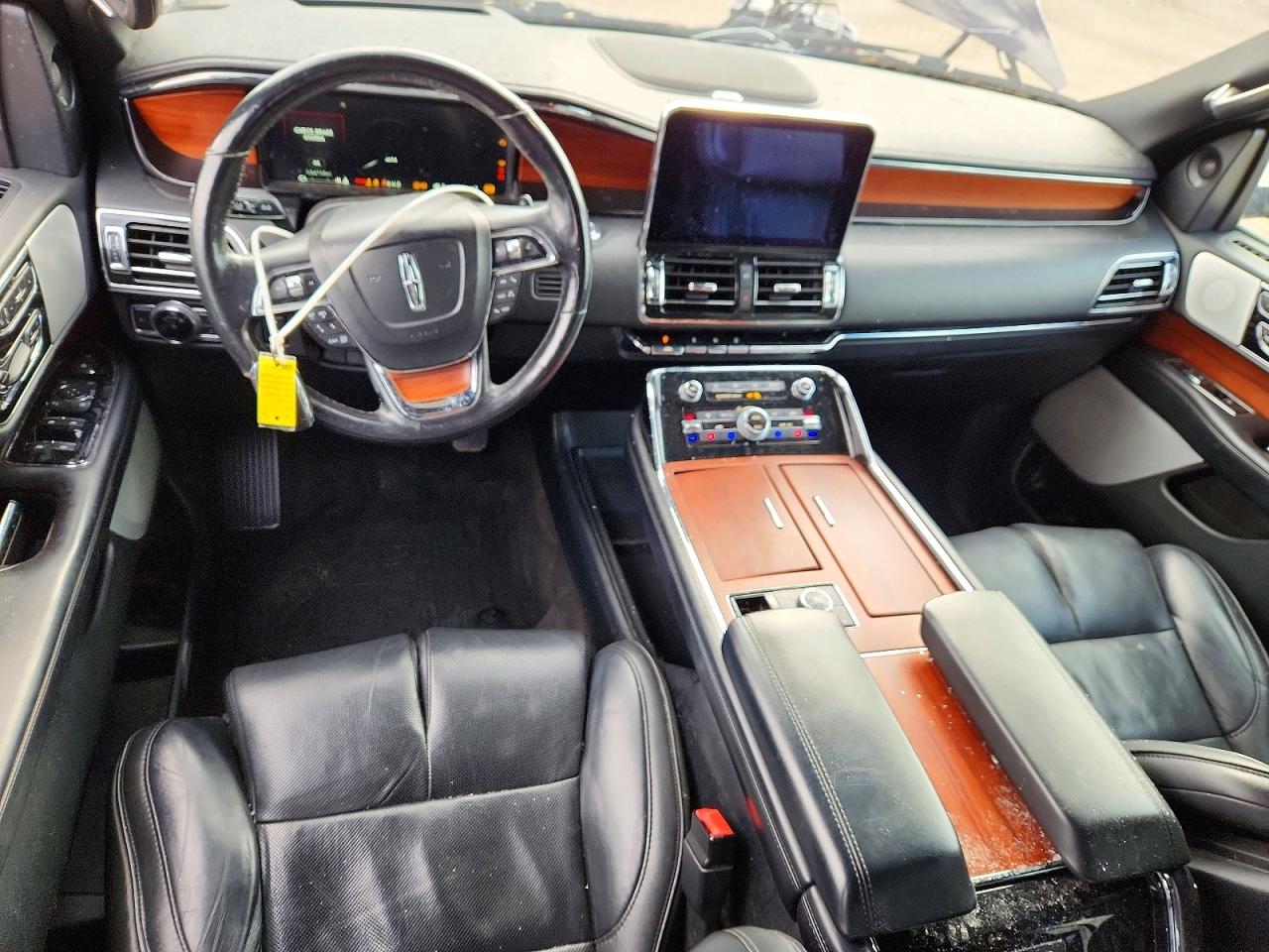2019 LINCOLN NAVIGATOR RESERVE photo 8