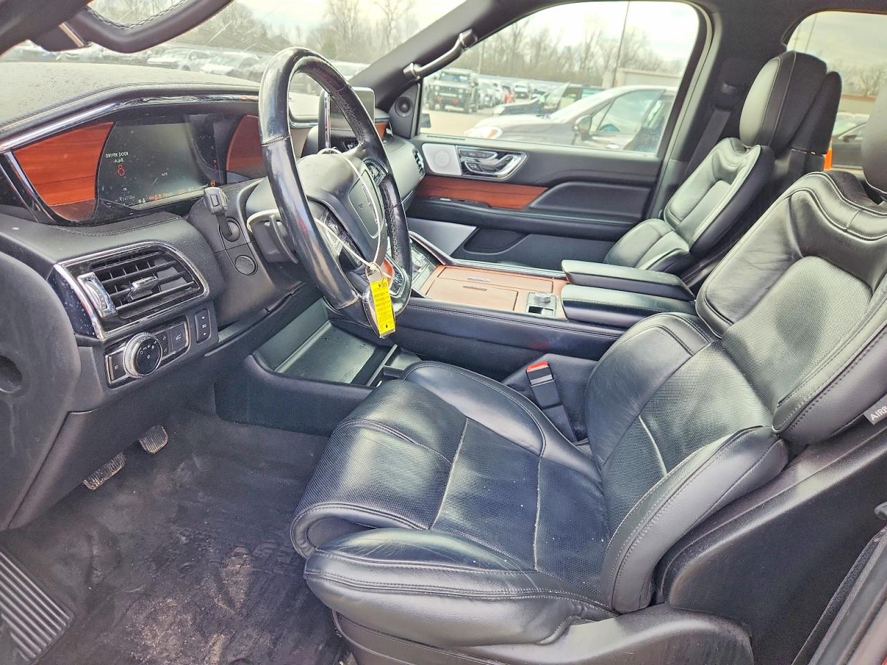 2019 LINCOLN NAVIGATOR RESERVE photo 7