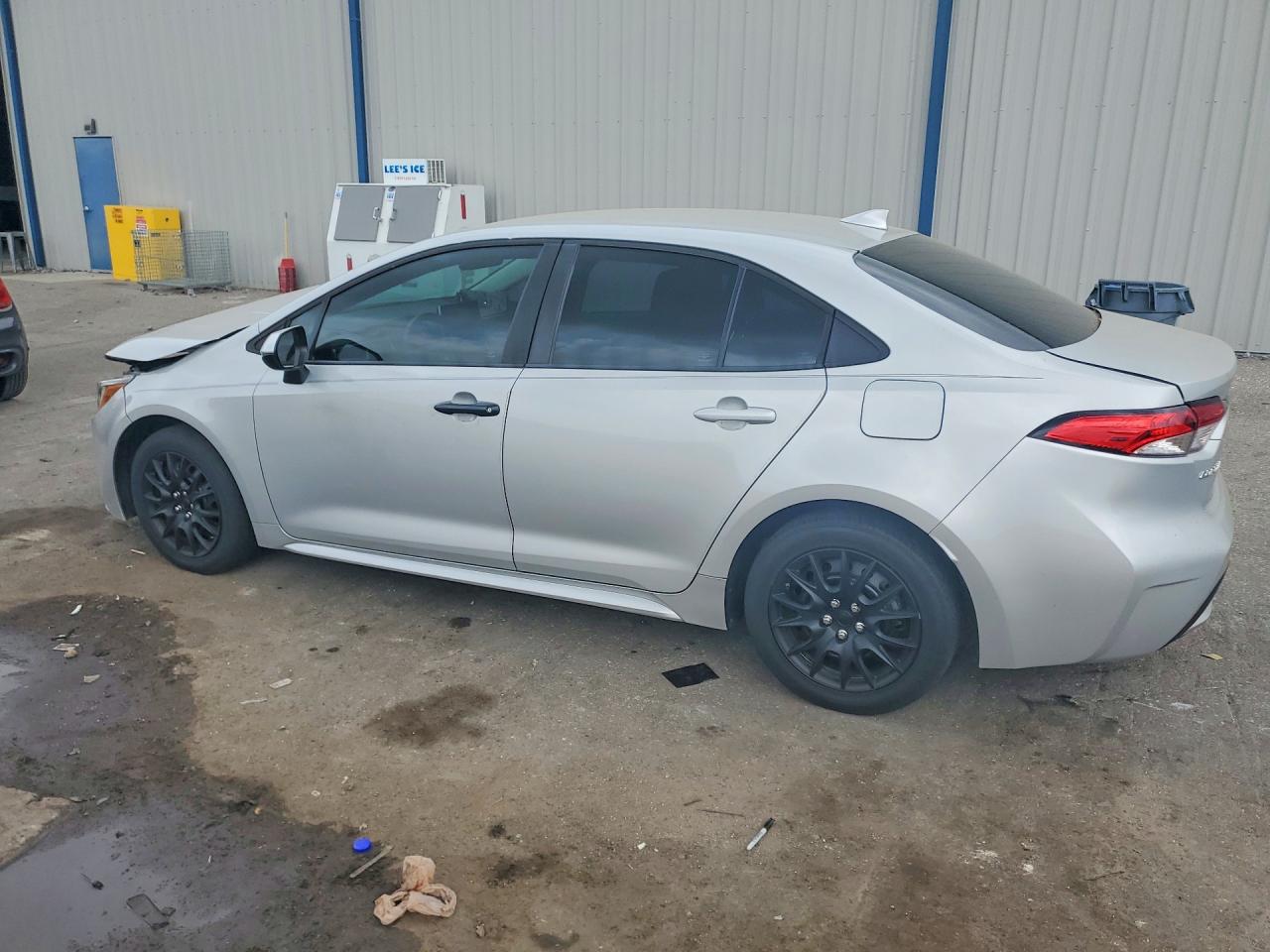 2021 TOYOTA COROLLA LE photo 2