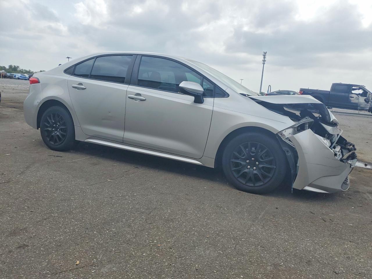 2021 TOYOTA COROLLA LE photo 4