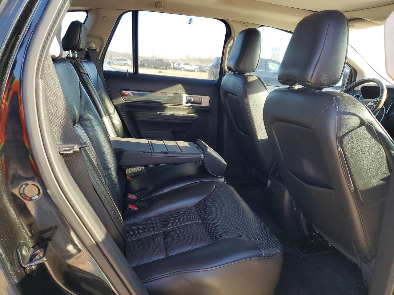 2010 LINCOLN TOWNHOUSE MKX photo 19