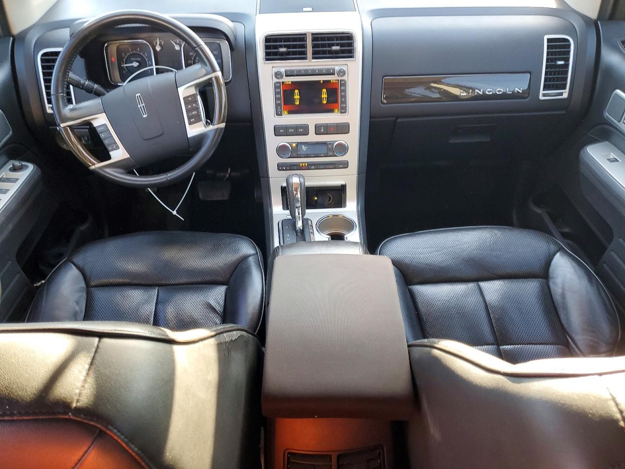 2010 LINCOLN TOWNHOUSE MKX photo 15