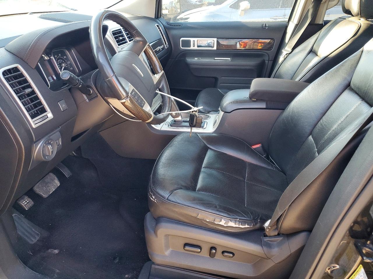 2010 LINCOLN TOWNHOUSE MKX photo 13