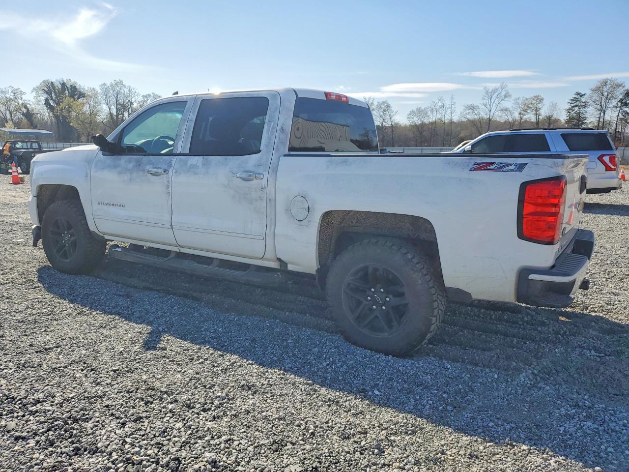 2017 CHEVROLET SILVERADO K1500 LT photo 3