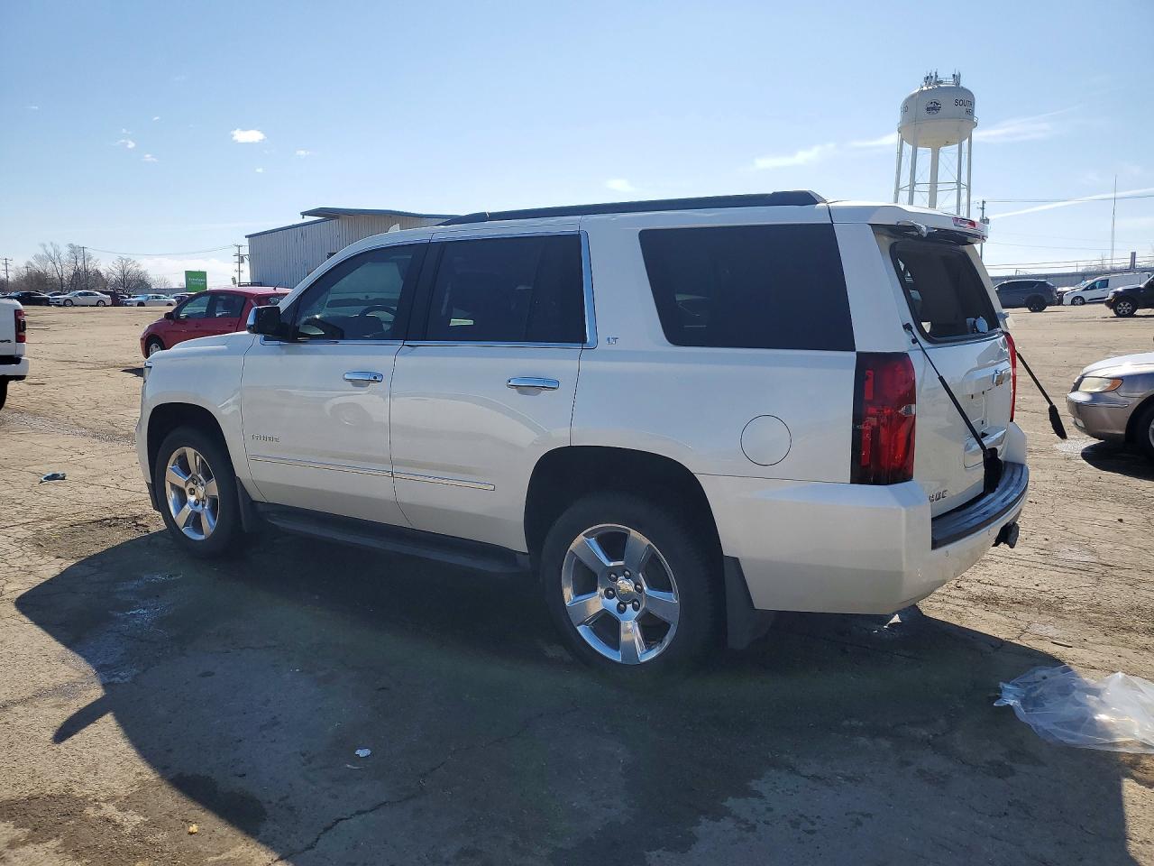 2015 CHEVROLET TAHOE K1500 LT photo 2