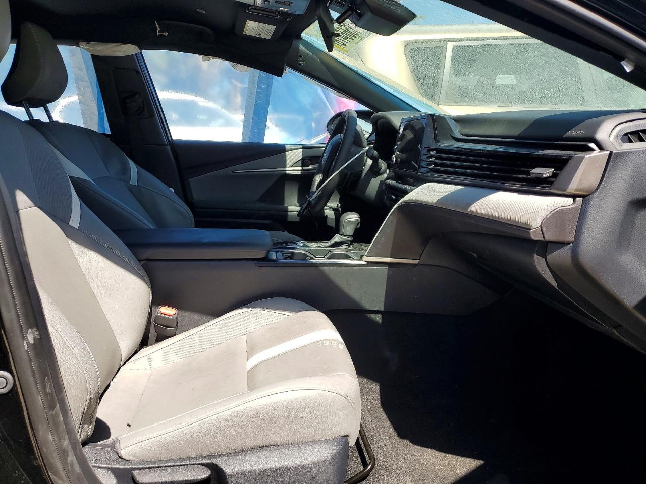 2025 TOYOTA CAMRY SE photo 13