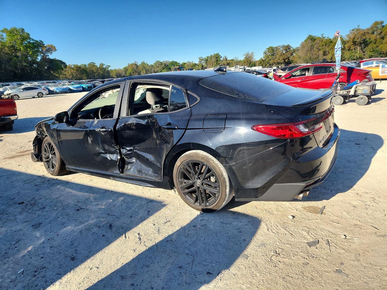 2025 TOYOTA CAMRY SE photo 3
