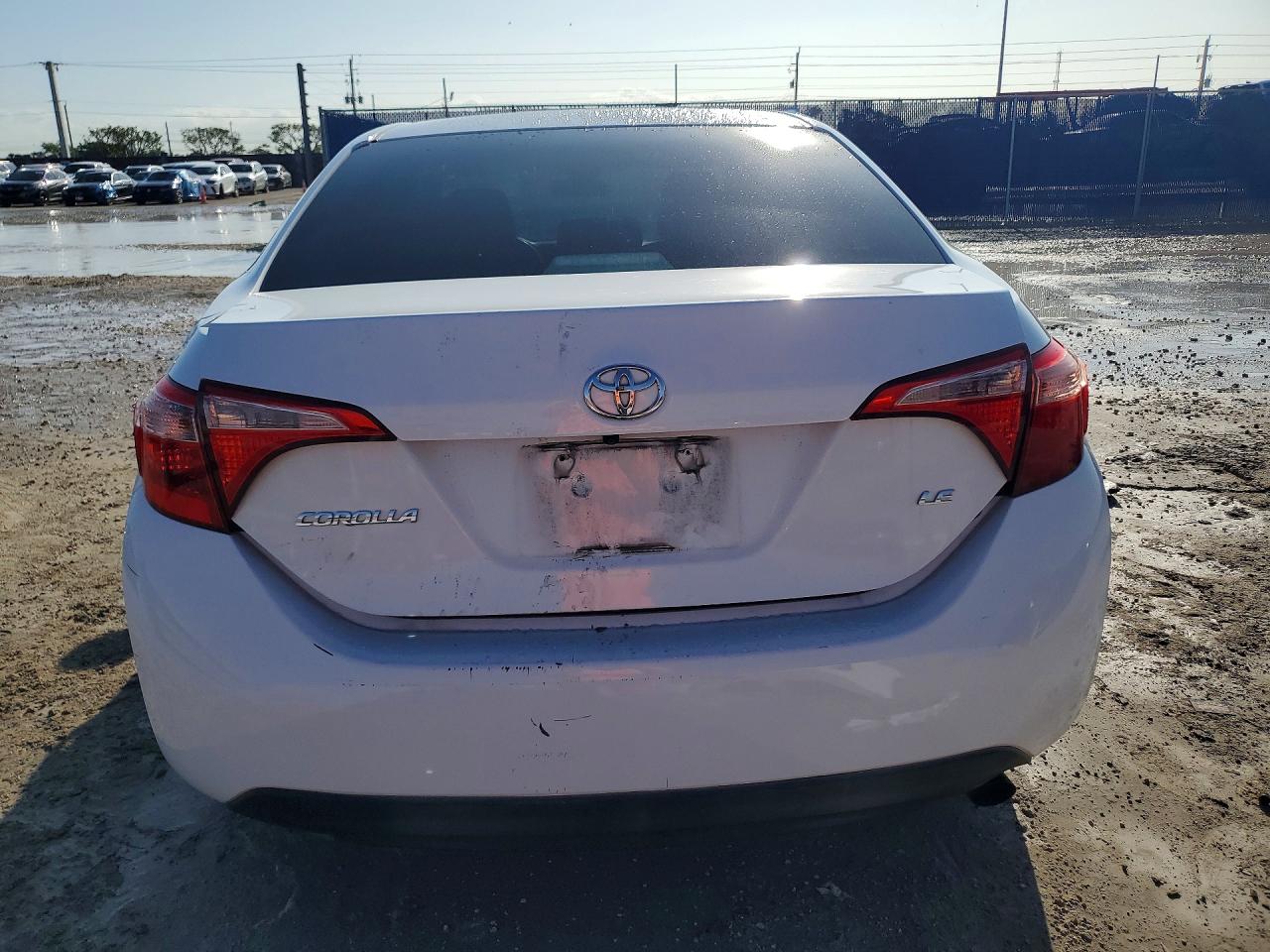 2019 TOYOTA COROLLA LE photo 11