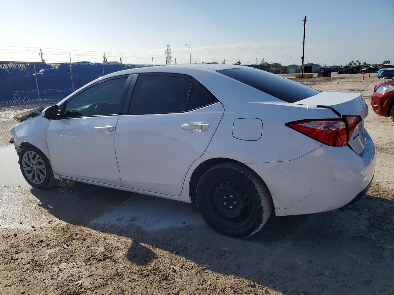 2019 TOYOTA COROLLA LE photo 3