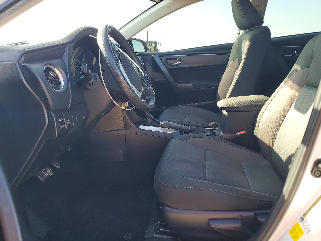 2019 TOYOTA COROLLA LE photo 13