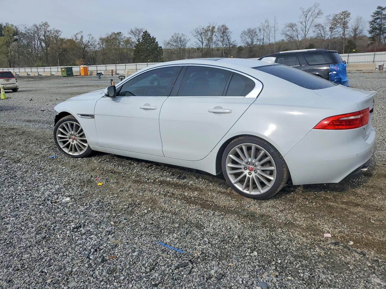 2017 JAGUAR XE FIRST EDITION photo 3