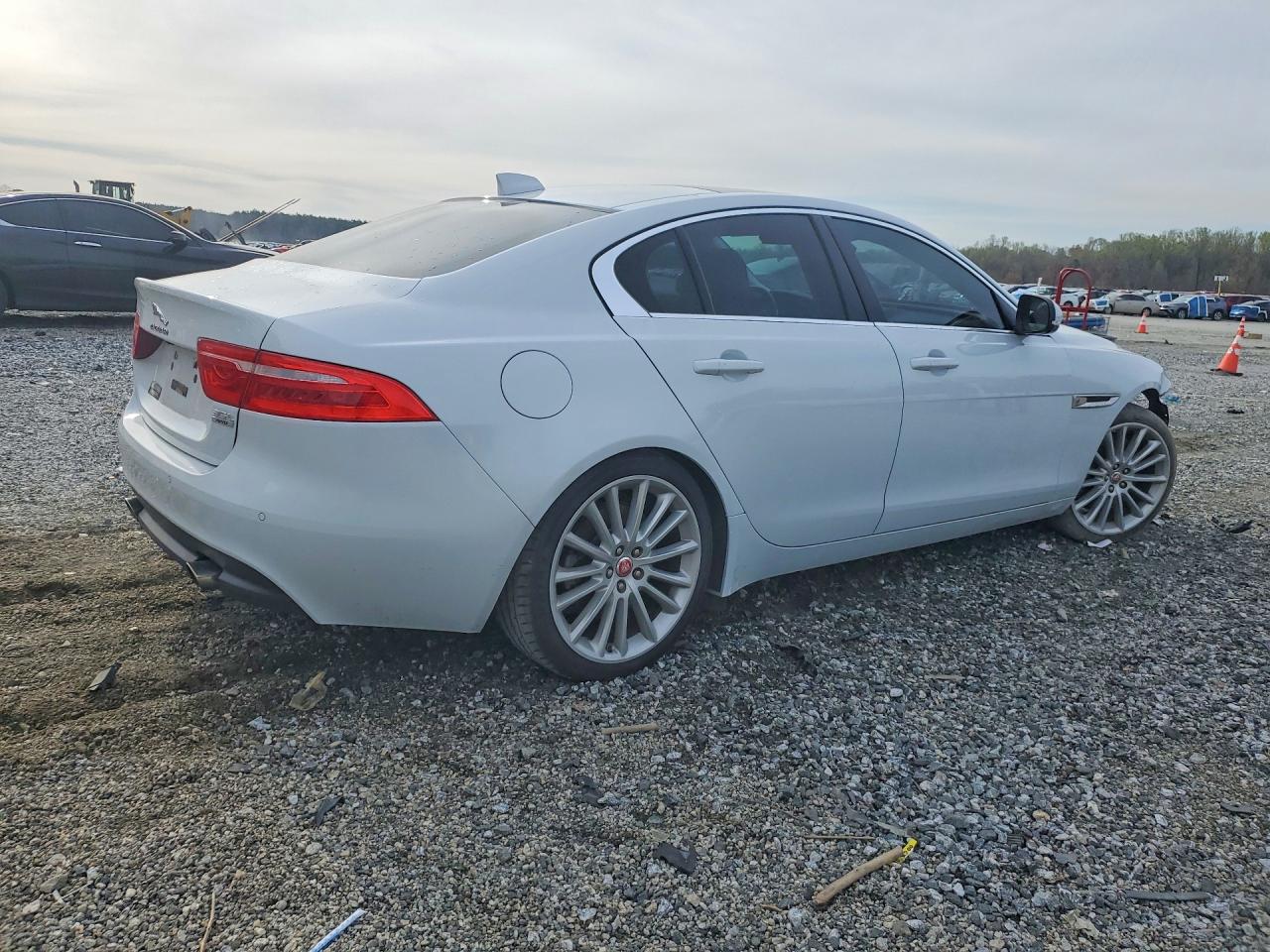 2017 JAGUAR XE FIRST EDITION photo 5